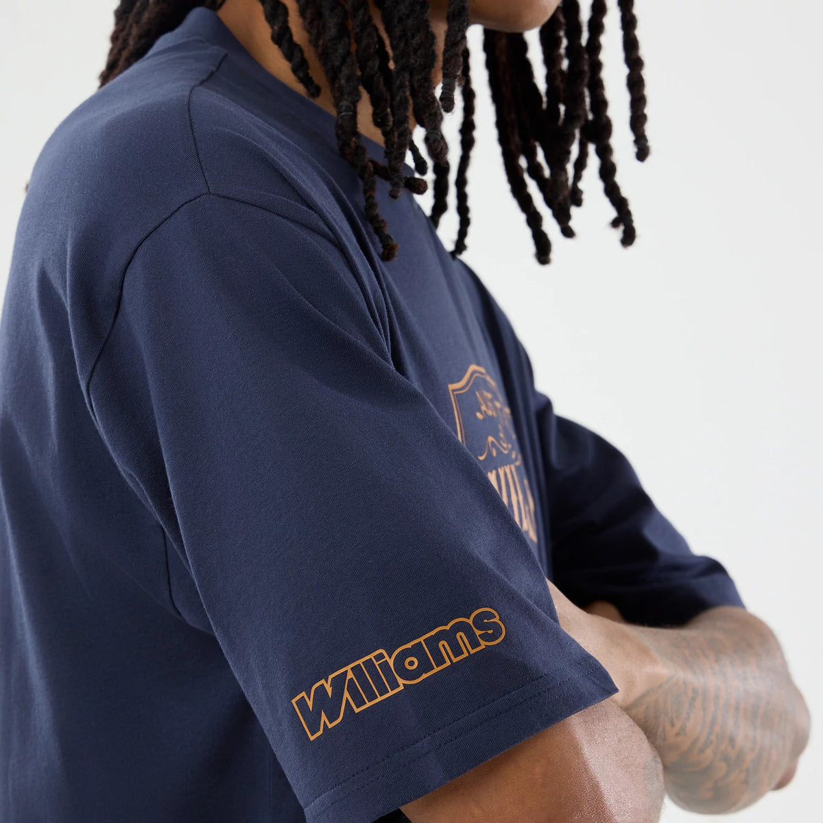 The model is wearing this Williams Austin Race Special Graphic T-Shirt in navy. 4