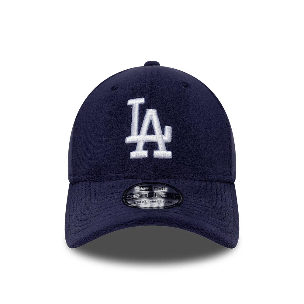 LA Dodgers MLB Fleece Navy New Era 39THIRTY Stretch Fit Cap, front view showing the prominent white embroidered LA logo on the structured navy fleece crown, accompanied by a black 39THIRTY size sticker on the curved visor.