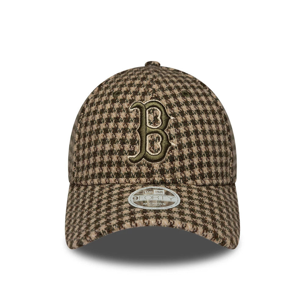 Boston Red Sox Womens MLB Houndstooth Green New Era 9FORTY M-Crown Adjustable Cap, front view with a green raised embroidered B logo on the houndstooth pattern crown, featuring a curved visor and 9FORTY size sticker.