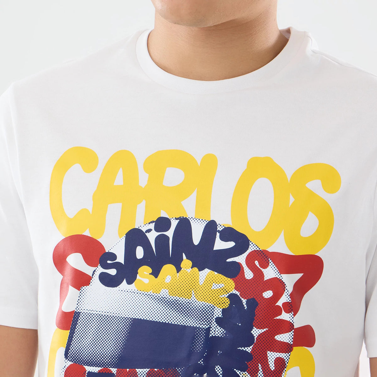 The model is wearing this Williams Carlos Sainz Spain Race Special T-Shirt in white. 4
