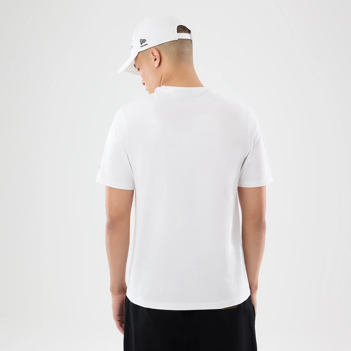 The model is wearing this Williams Carlos Sainz Spain Race Special T-Shirt in white. 2
