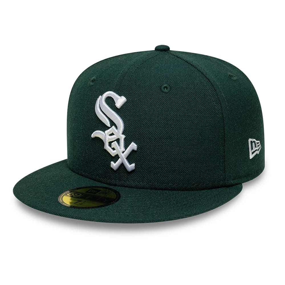 Chicago White Sox MLB Core Dark Green New Era 59FIFTY Fitted Cap, three-quarter view showing raised white embroidered Sox logo on the front panel, flat dark green visor with gold 59FIFTY size sticker, and white New Era flag logo on the left side.