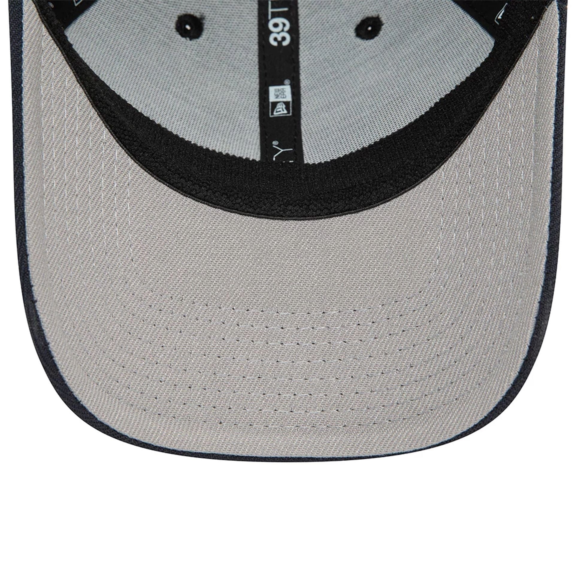 This is a New Era Navy 39THIRTY Stretch Fit Cap 2