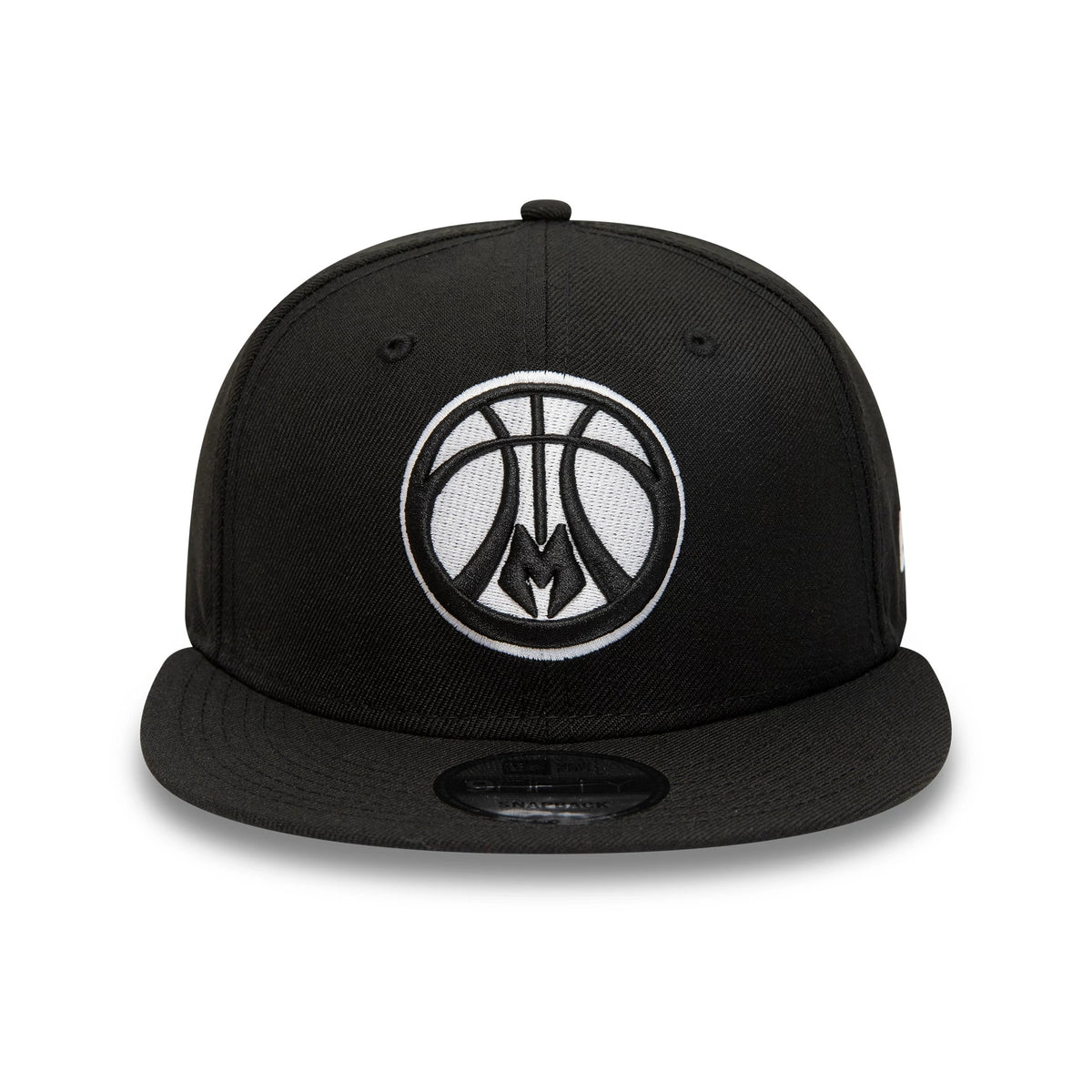 Milwaukee Bucks NBA 9FIFTY Highlights Black New Era 9FIFTY Snapback Adjustable Cap, front view showing a black and white embroidered logo centred on the structured black crown, with a black flat visor and a 9FIFTY size sticker.