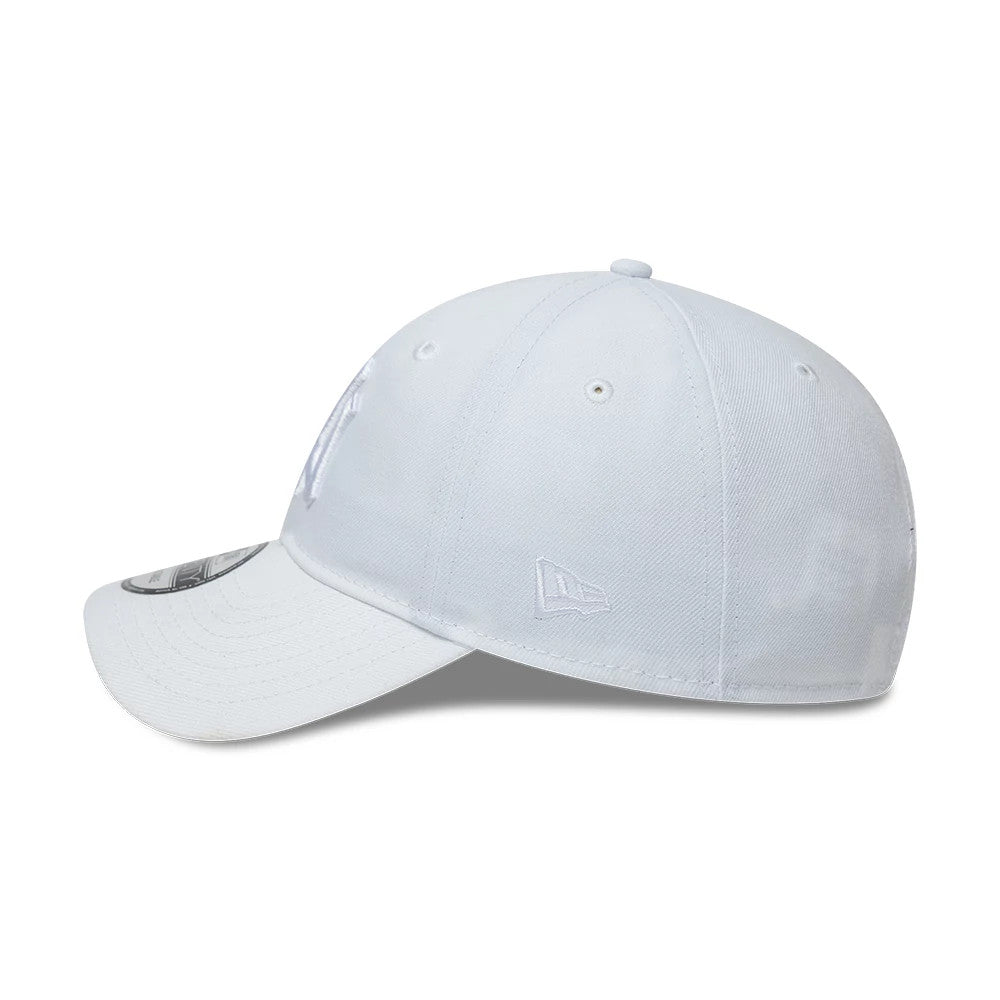 New York Yankees MLB White New Era 9TWENTY Adjustable Cap, side view showing the embroidered New Era flag logo on the left side, a curved visor with a 9TWENTY size sticker, and a structured crown with eyelets.