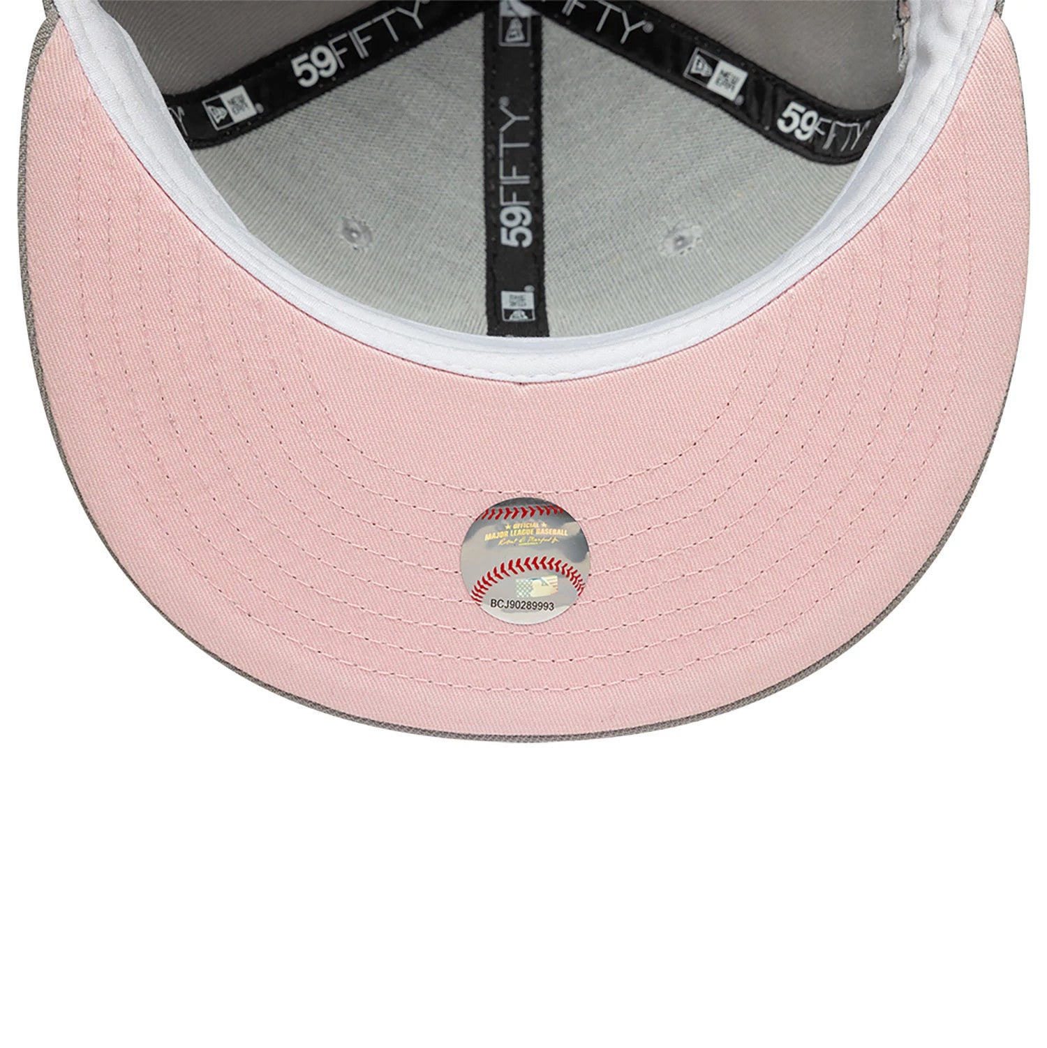 This is a New York Yankees Essential Pack Sidepatch Grey 59FIFTY Fitted Cap 2