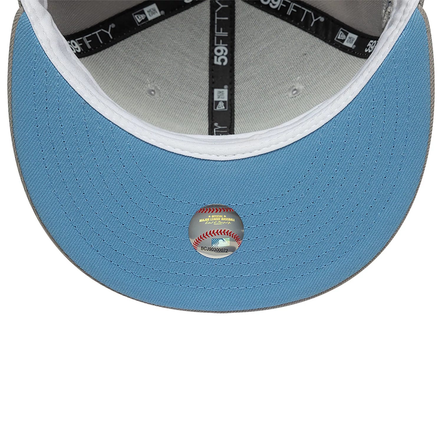 This is a New York Yankees Grey & Blue 59FIFTY Fitted Cap 2