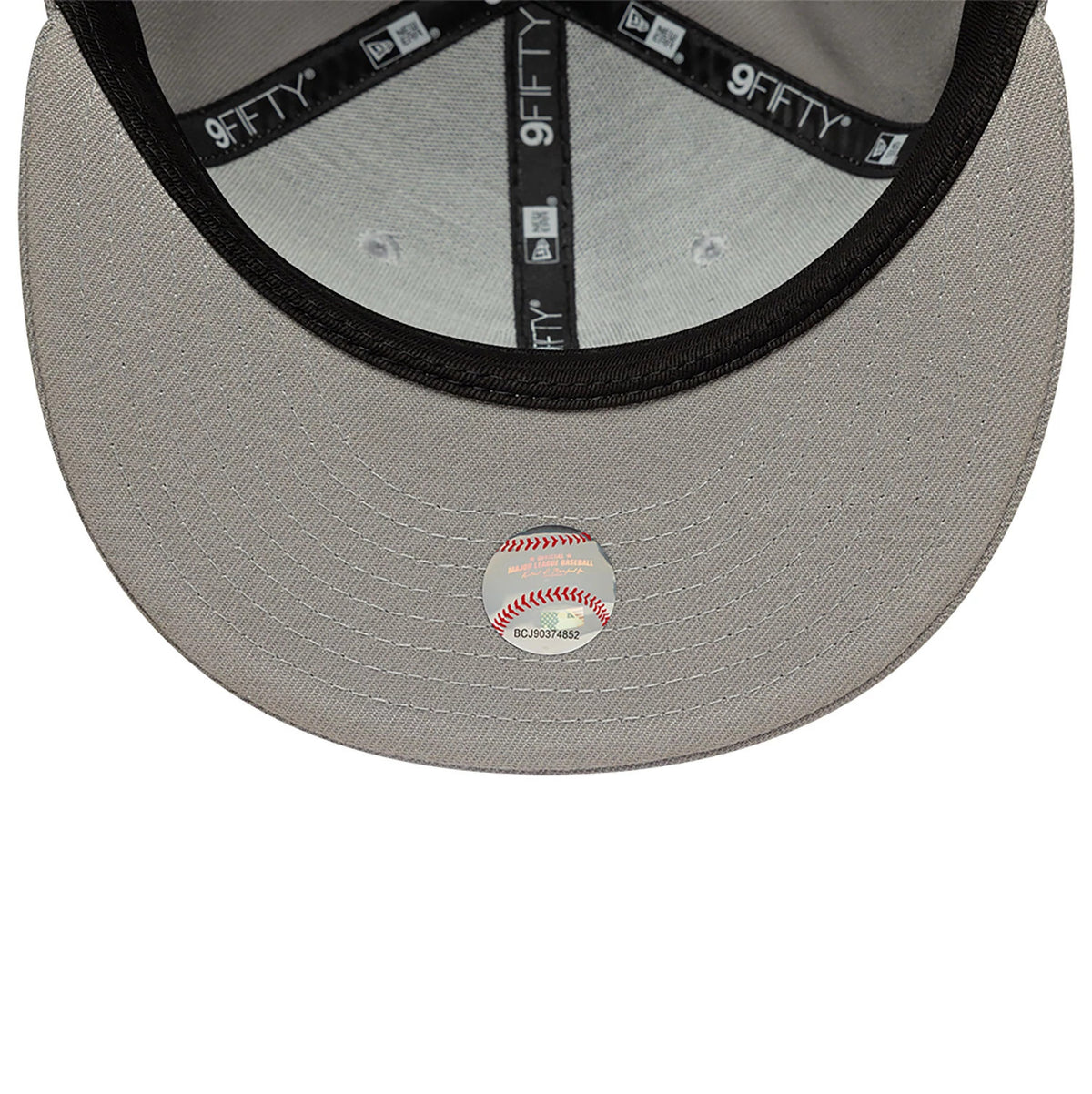 This is a Chicago White Sox Grey 9FIFTY Snapback Cap 7