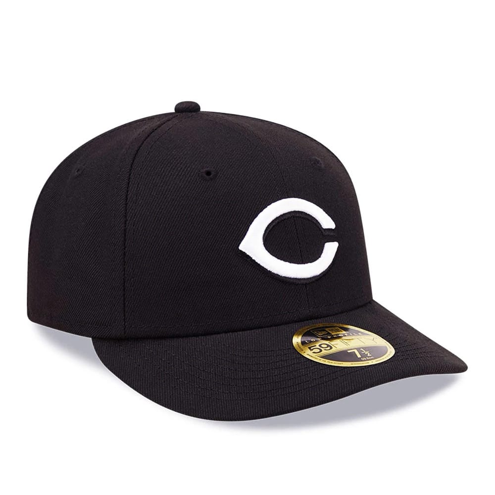 Cincinnati Reds MLB Black Low Profile New Era 59FIFTY Fitted Cap, three-quarter view showing the white embroidered C logo on the front panel, black curved visor with a gold 59FIFTY size sticker, and structured low-profile black crown.