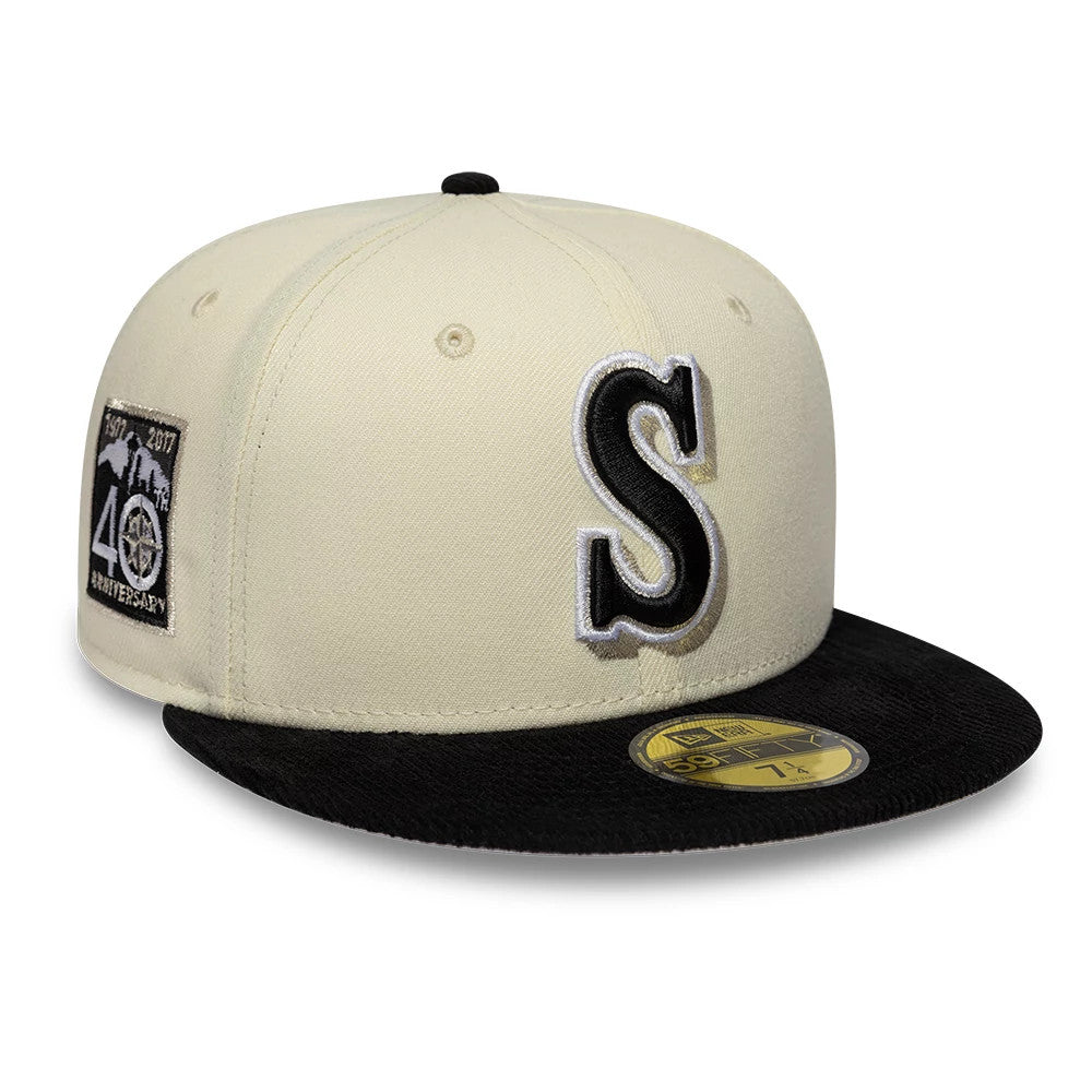 Seattle Mariners MLB Cooperstown White New Era 59FIFTY Fitted Cap, three-quarter view showing a black raised embroidered S logo outlined in white on the front panel, black flat visor with a gold 59FIFTY size sticker.