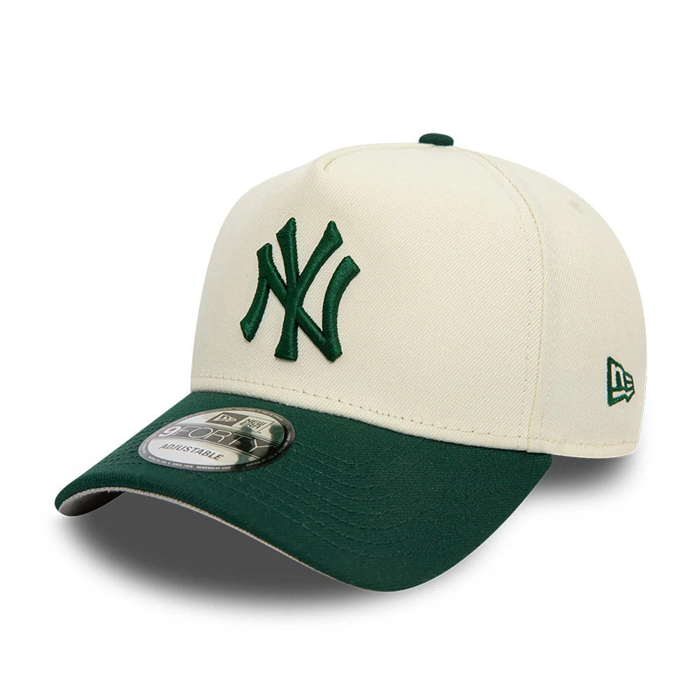 New York Yankees Chrome White And Dark Green New Era 9FORTY A-Frame Adjustable Cap, front view showing the green raised embroidered NY logo on the structured white crown, dark green visor with 9FORTY size sticker.