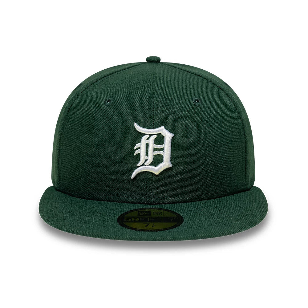 Detroit Tigers MLB Dark Green New Era 59FIFTY Fitted Cap, front view showing the raised white embroidered D logo on the structured dark green crown, complemented by a matching flat visor with a gold 59FIFTY size sticker at the centre.