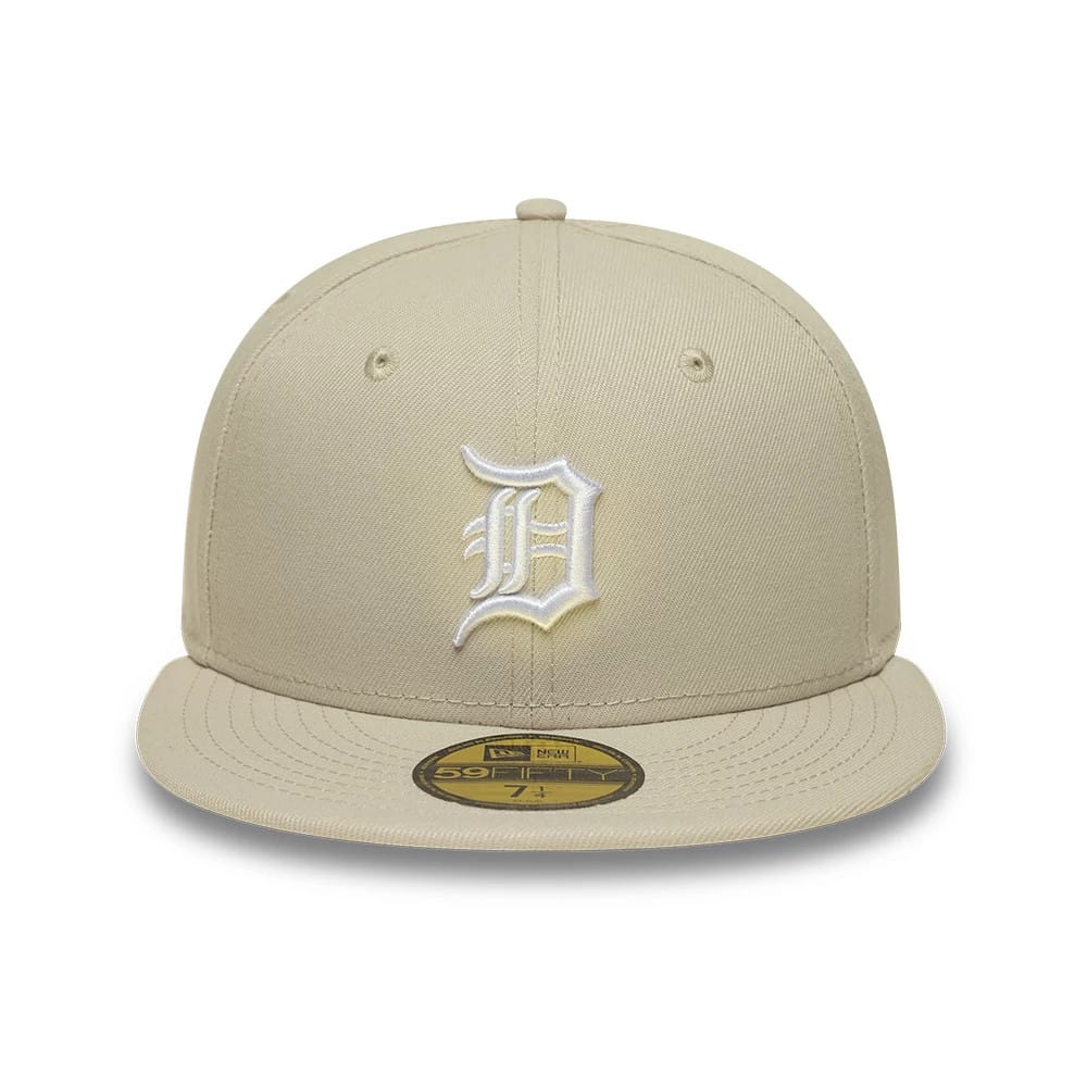 Detroit Tigers MLB Beige New Era 59FIFTY Fitted Cap, front view showing a white raised embroidered D logo on the structured beige crown, complemented by a flat beige visor and a gold 59FIFTY size sticker centred on the bill.