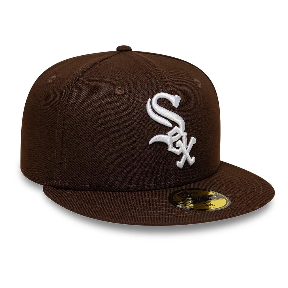 Chicago White Sox MLB Dark Brown New Era 59FIFTY Fitted Cap, front view showing the white raised embroidered logo on the structured dark brown front panel, with a matching flat visor and a gold 59FIFTY size sticker on the top.