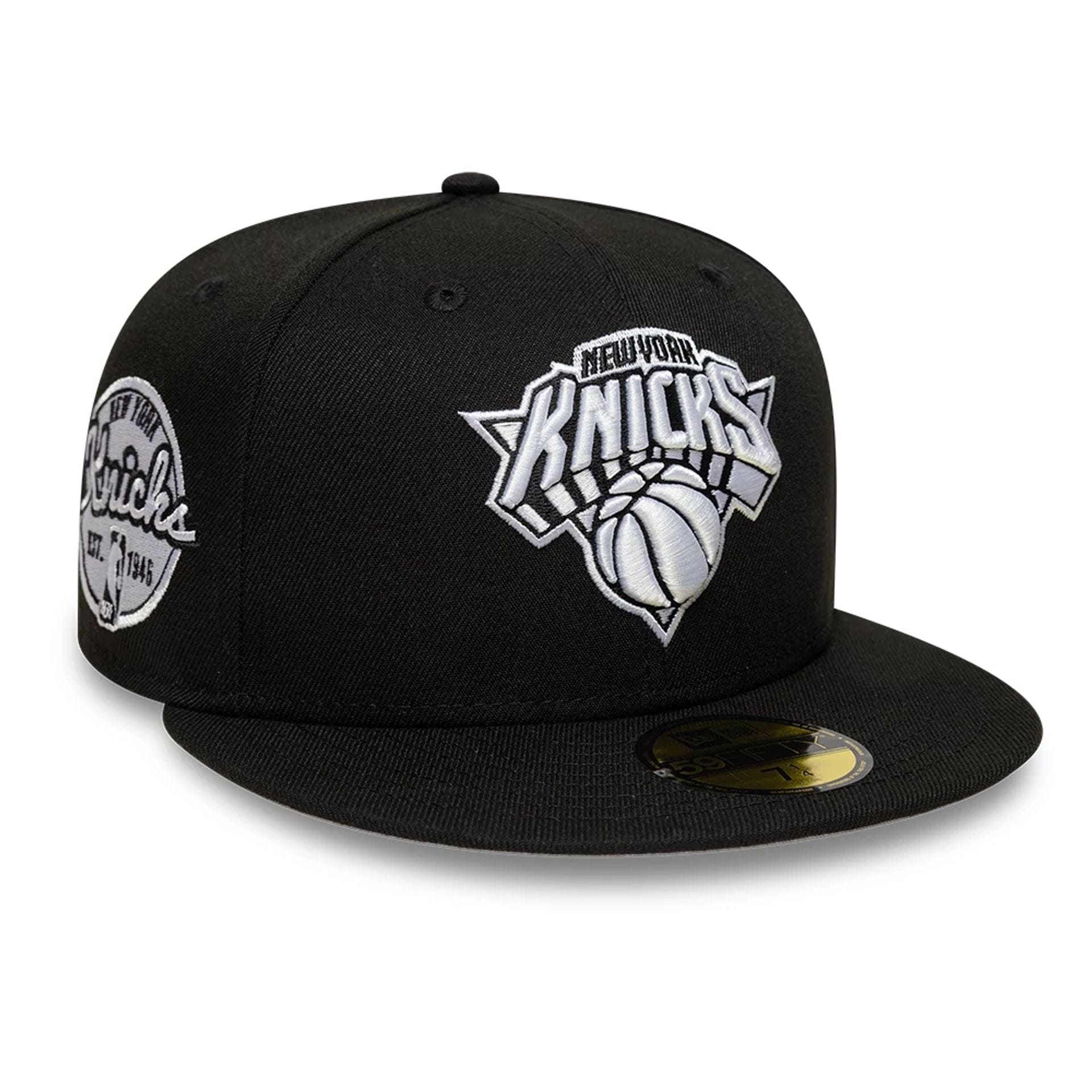 This is a New York Knicks NBA Black 59FIFTY Fitted Cap 1
