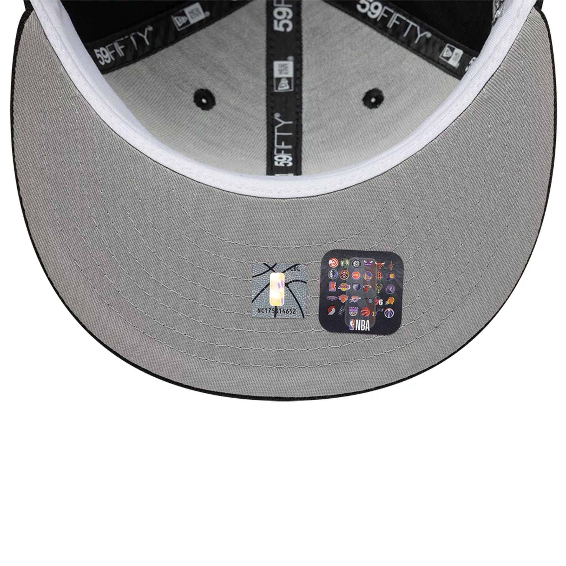 This is a New York Knicks NBA Black 59FIFTY Fitted Cap 2