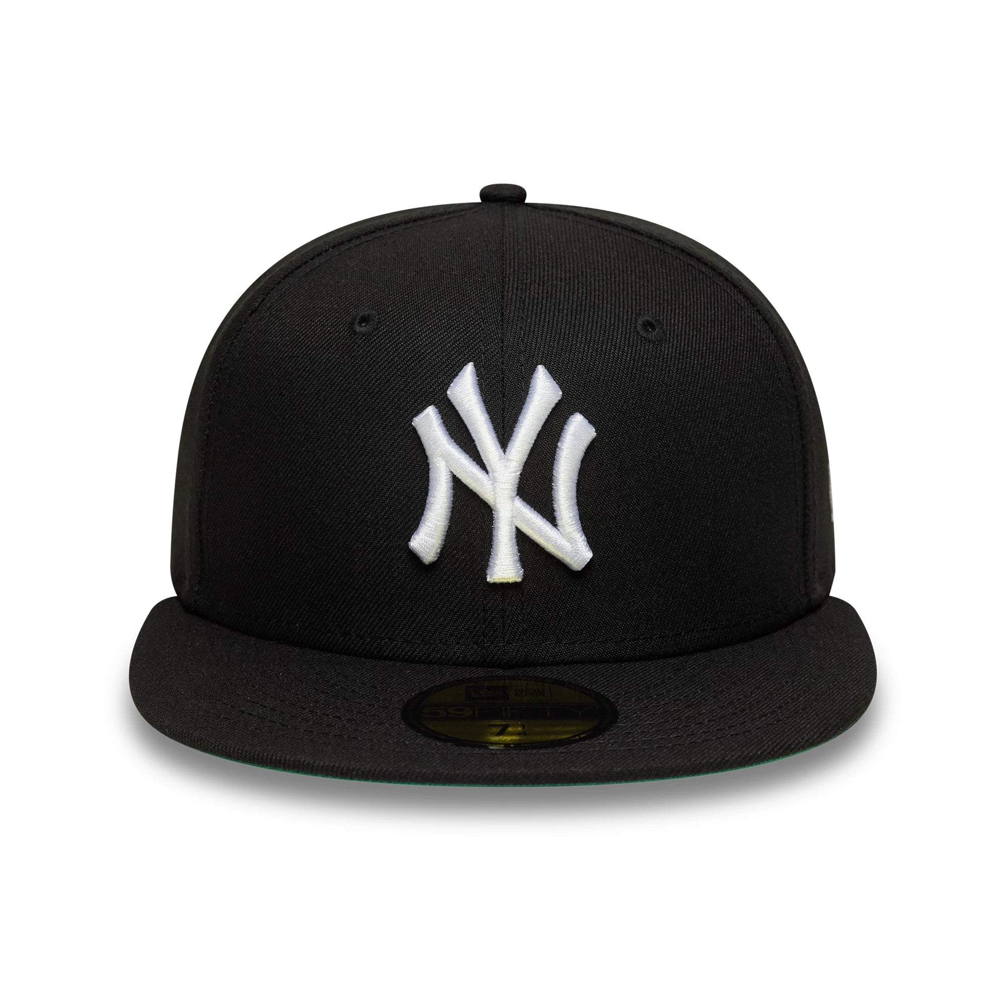New York Yankees MLB Black New Era 59FIFTY Fitted Cap, front view showing a white embroidered NY logo on the structured black crown, a flat black visor with a gold 59FIFTY size sticker, and matching black eyelets.