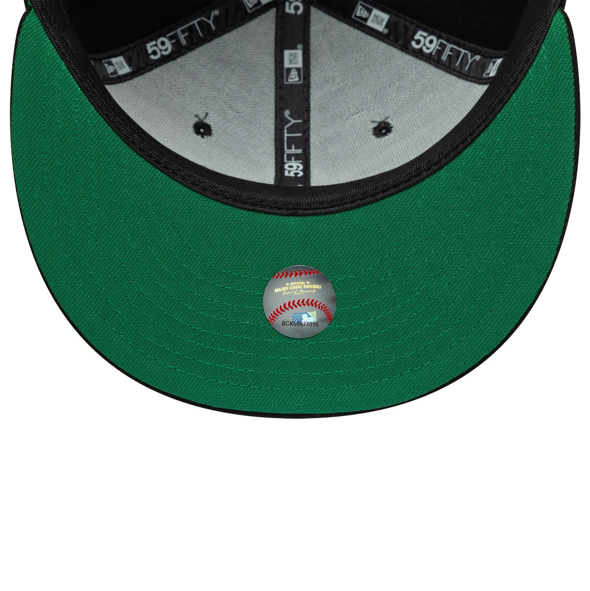 This is a New York Yankees MLB Black 59FIFTY Fitted Cap 2