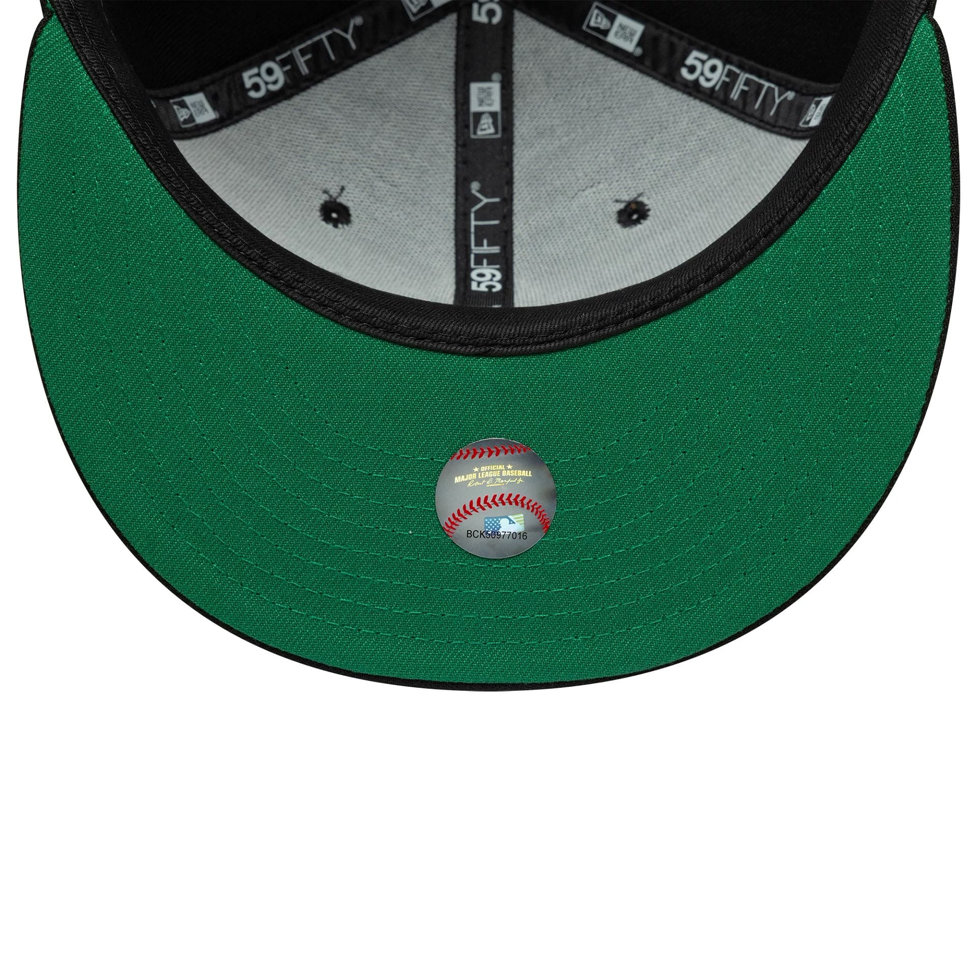 This is a New York Yankees MLB Black 59FIFTY Fitted Cap 2