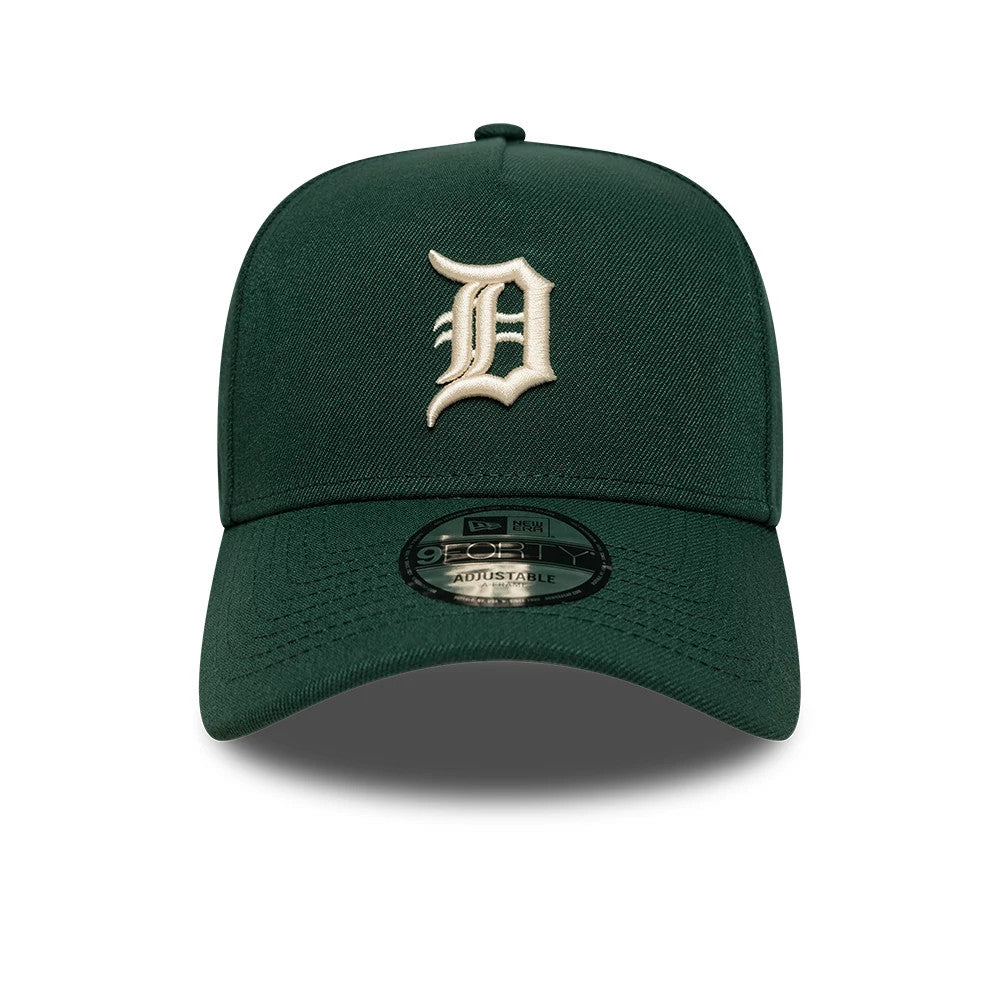 Detroit Tigers MLB Dark Green New Era 9FORTY A-Frame Adjustable Cap, front view showing a raised embroidered white D logo on the dark green crown, with a curved dark green visor and the 9FORTY size sticker centred on the visor.
