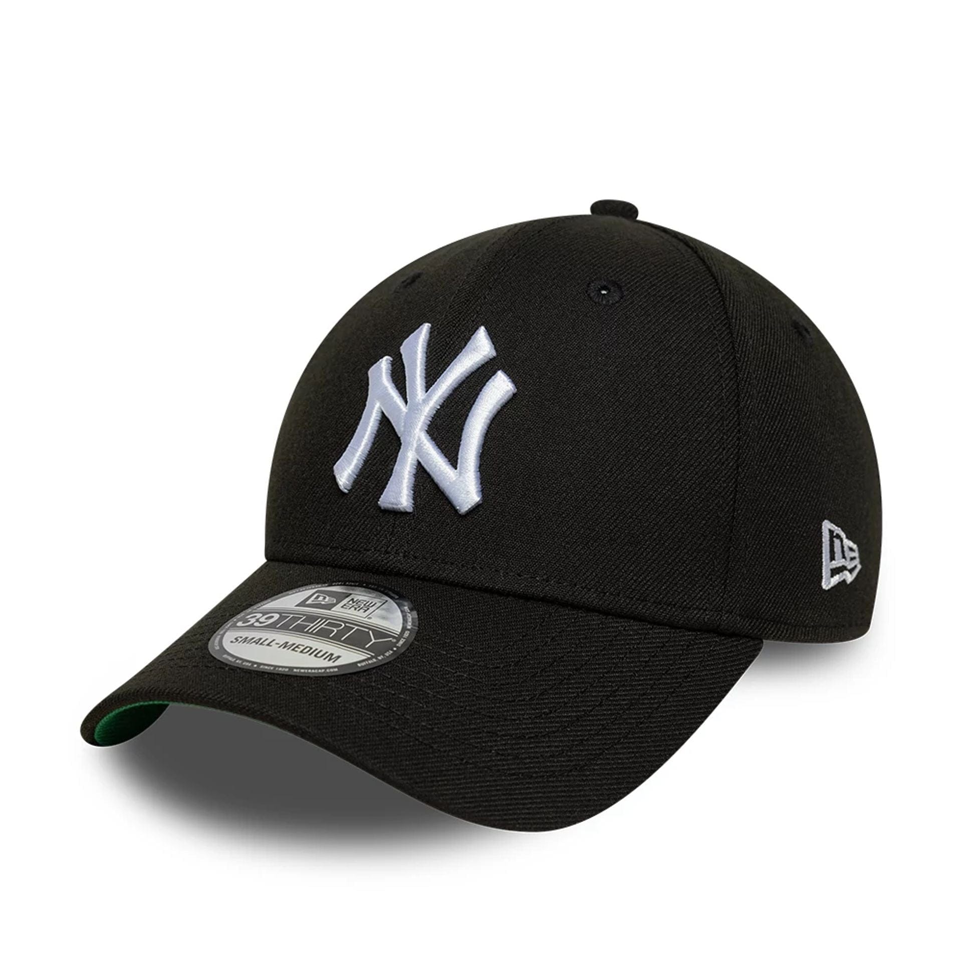 This is a New York Yankees MLB Black 39THIRTY Stretch Fit Cap 1