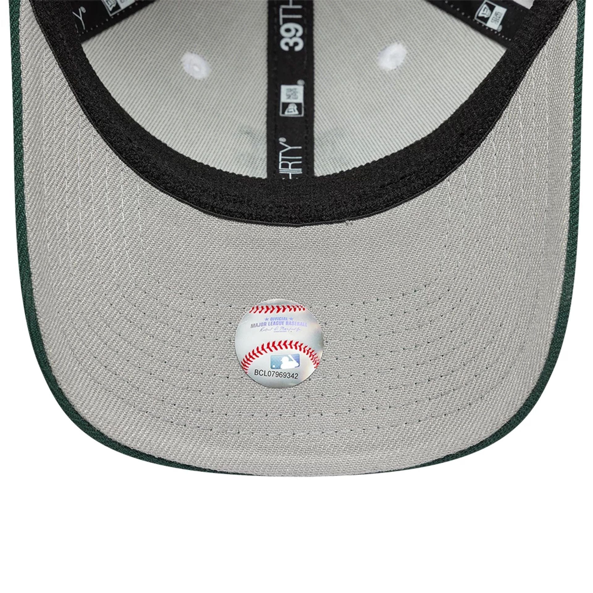 This is a New York Mets MLB White 39THIRTY Stretch Fit Cap 2