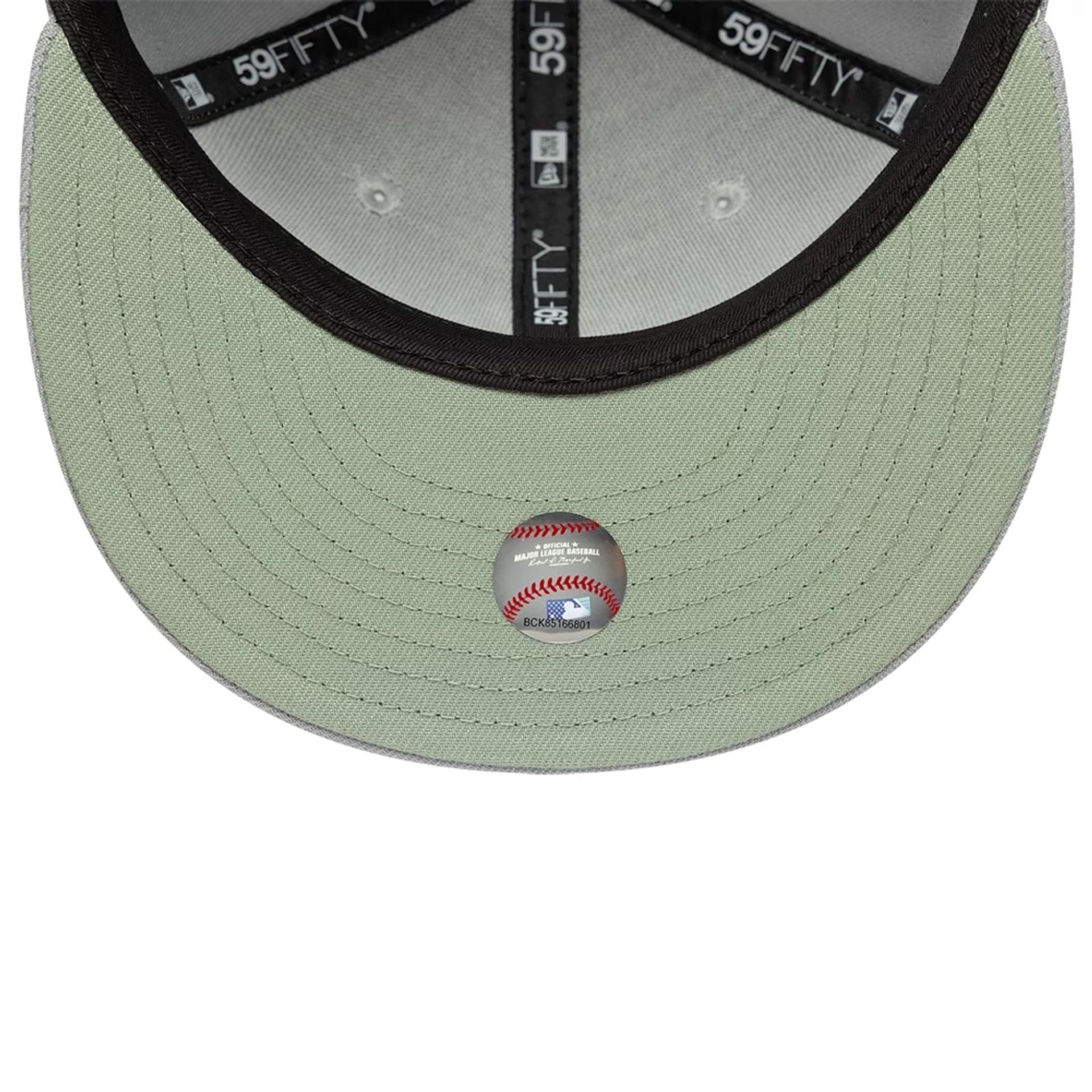This is a New York Yankees MLB Grey & Green 59FIFTY Fitted Cap 2