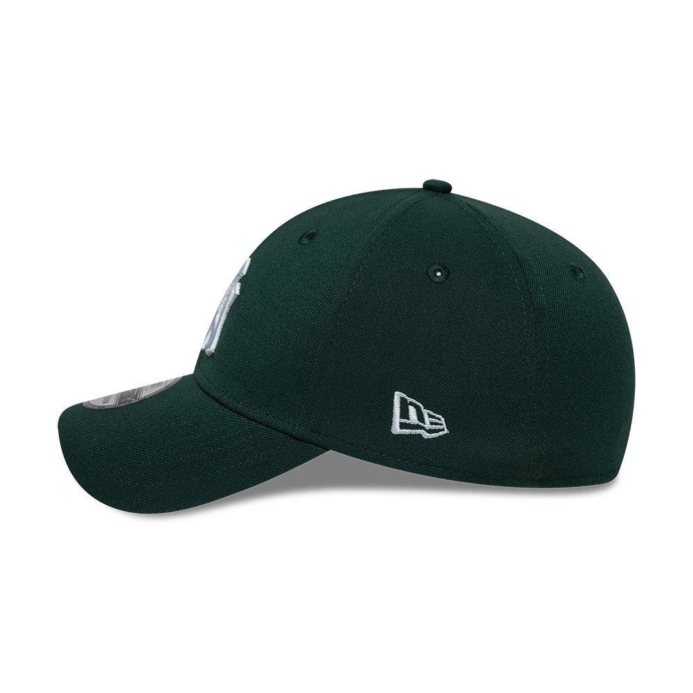 This is a New York Yankees MLB Dark Green 39THIRTY Stretch Fit Cap 4