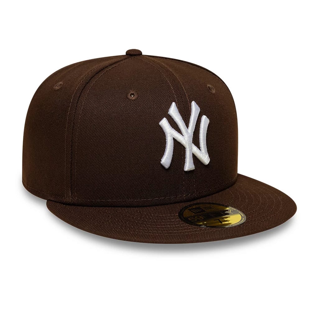 New York Yankees MLB Dark Brown New Era 59FIFTY Fitted Cap, front view showing the raised white embroidered NY logo on the structured dark brown crown, with a flat visor and a gold 59FIFTY size sticker.