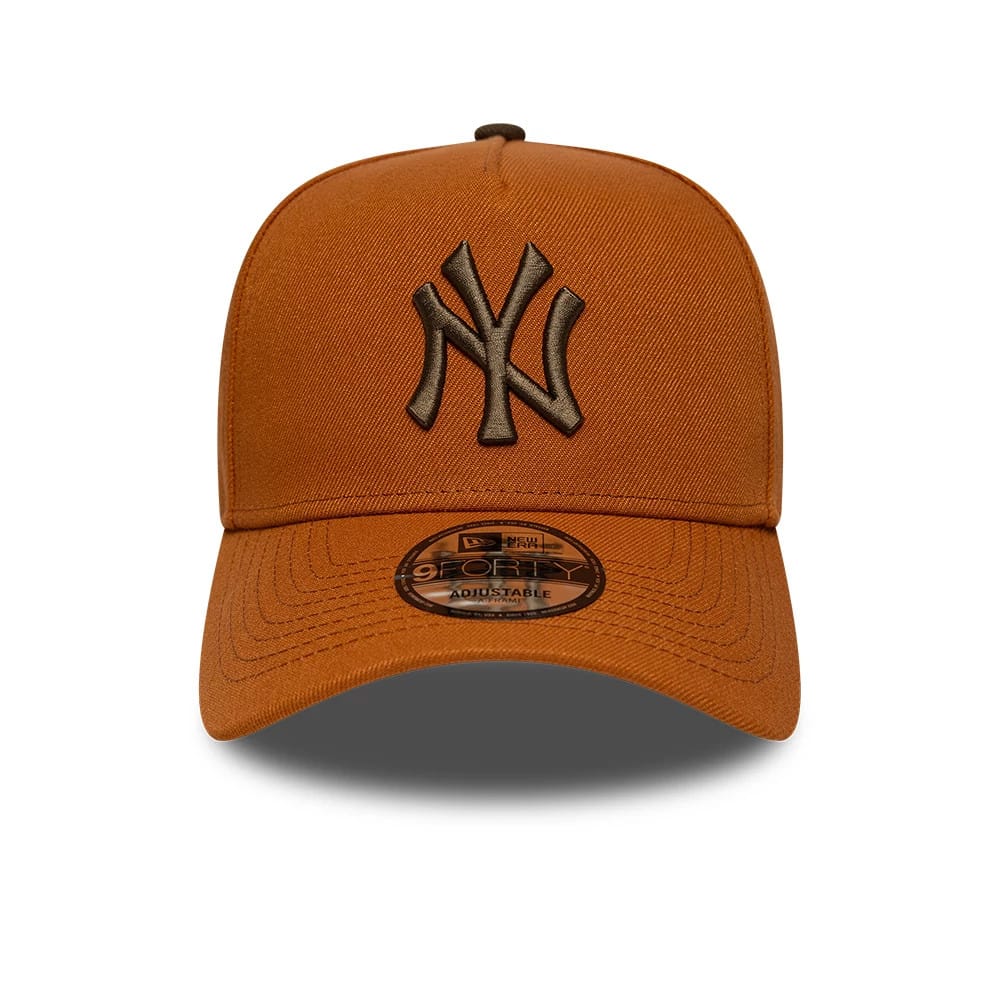 New York Yankees MLB Brown New Era 9FORTY A-Frame Adjustable Cap, front view showing a raised brown embroidered Yankees logo on the structured brown crown, a curved visor, and a 9FORTY size sticker on the centre of the visor.