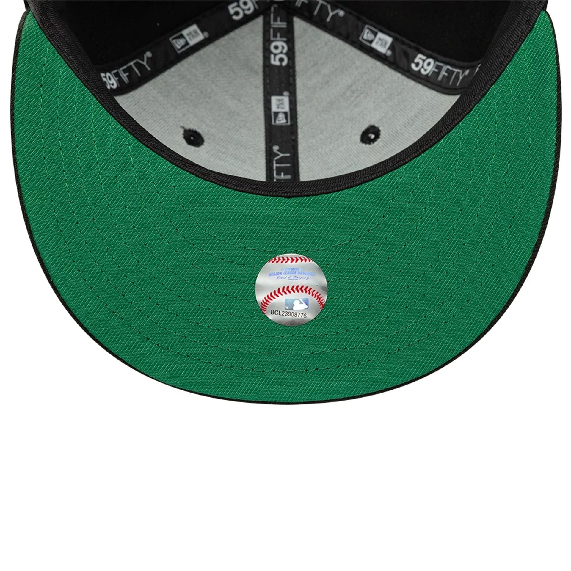 This is a New York Yankees MLB Black 59FIFTY Fitted Cap 2