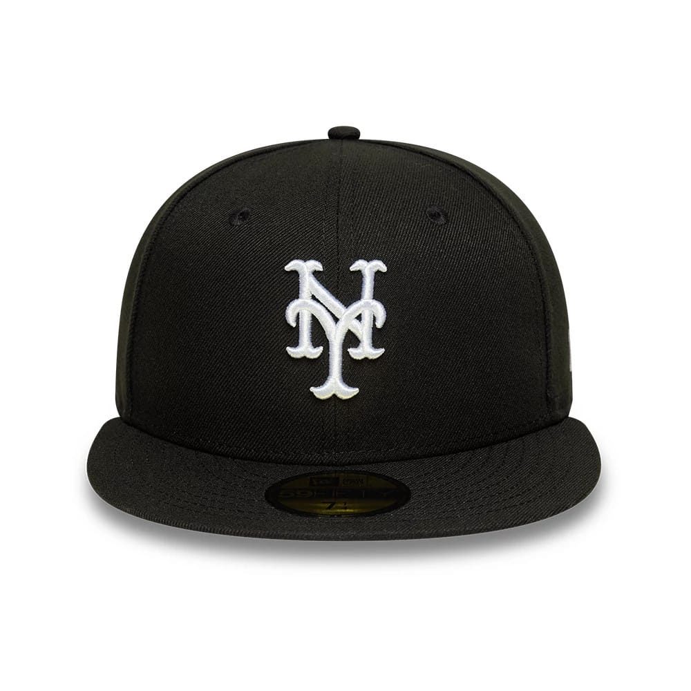 New York Mets MLB Black New Era 59FIFTY Fitted Cap, front view showing the white raised embroidered NY logo centred on the structured black crown, with a black flat visor and a gold 59FIFTY size sticker underneath.