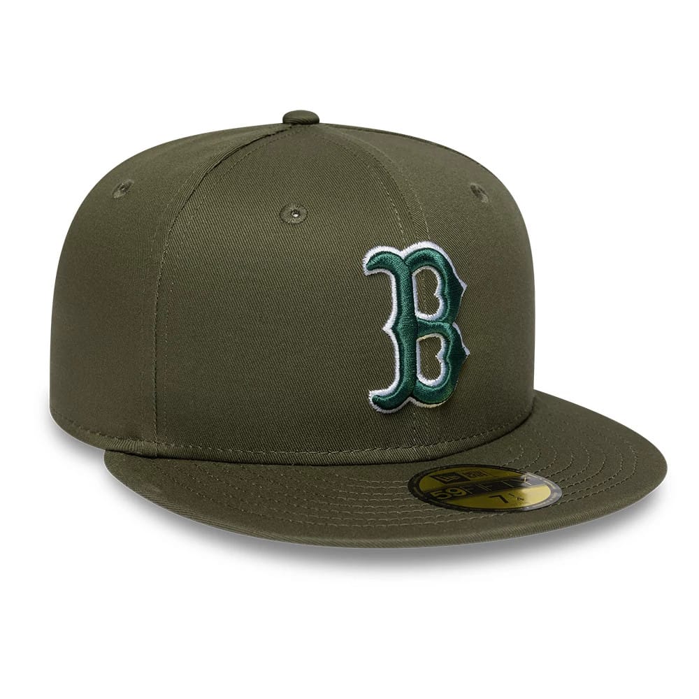 Boston Red Sox MLB Dark Green New Era 59FIFTY Fitted Cap, three-quarter view showing the raised dark green and white embroidered B logo on the front panel, flat dark green visor, and gold 59FIFTY size sticker at the centre.