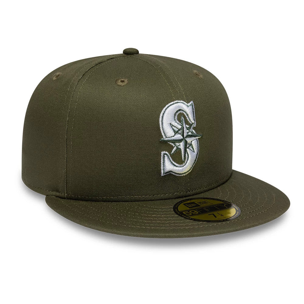 Seattle Mariners MLB Dark Green New Era 59FIFTY Fitted Cap, front view showing a raised white and green embroidered team logo on the structured crown, flat dark green visor, and gold 59FIFTY size sticker on the visor.