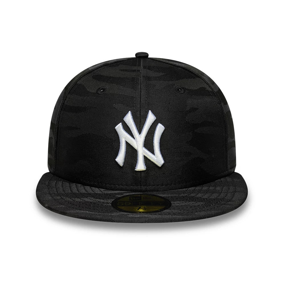 This is a New York Yankees MLB Black Camo 59FIFTY Fitted Cap 2