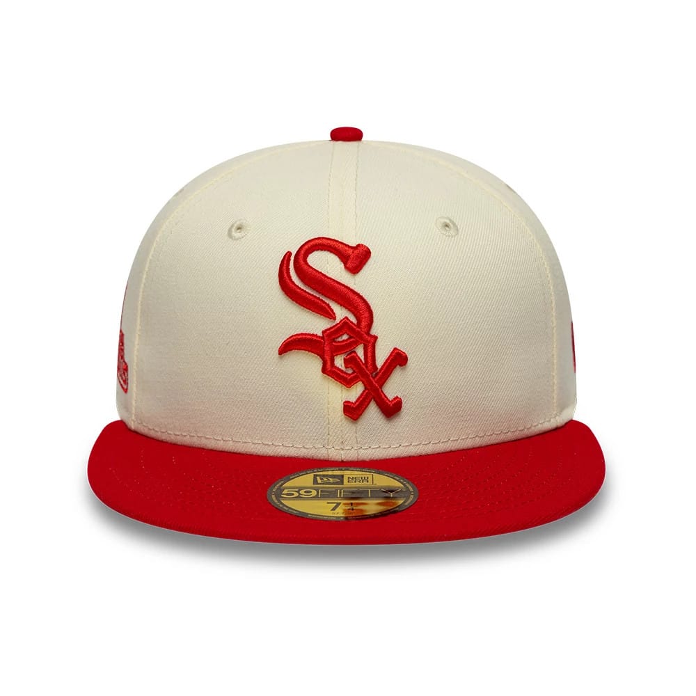 Chicago White Sox MLB Chrome Scarlet Cream New Era 59FIFTY Fitted Cap, front view showing a red raised embroidered Sox logo on the cream front panel, red flat visor, and gold 59FIFTY size sticker centred on the visor.
