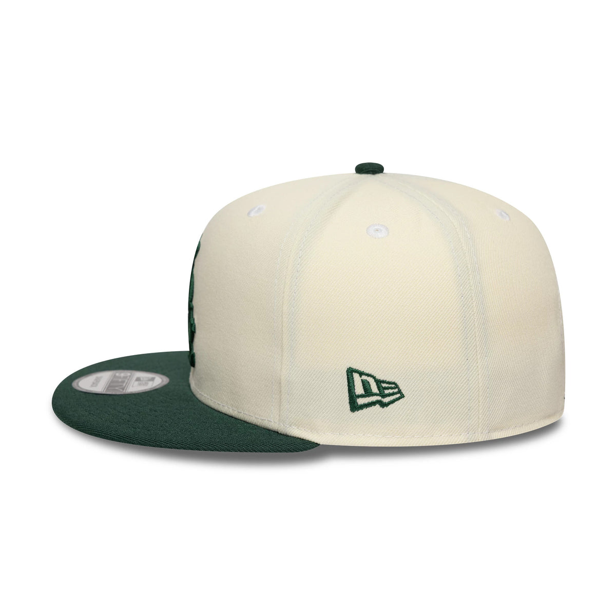 Pictured is this MLB Chicago White Sox 9FIFTY Snapback cap in cream and dark green. 4