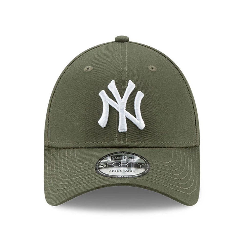 This is a New York Yankees Essential Green 9FORTY Cap 2