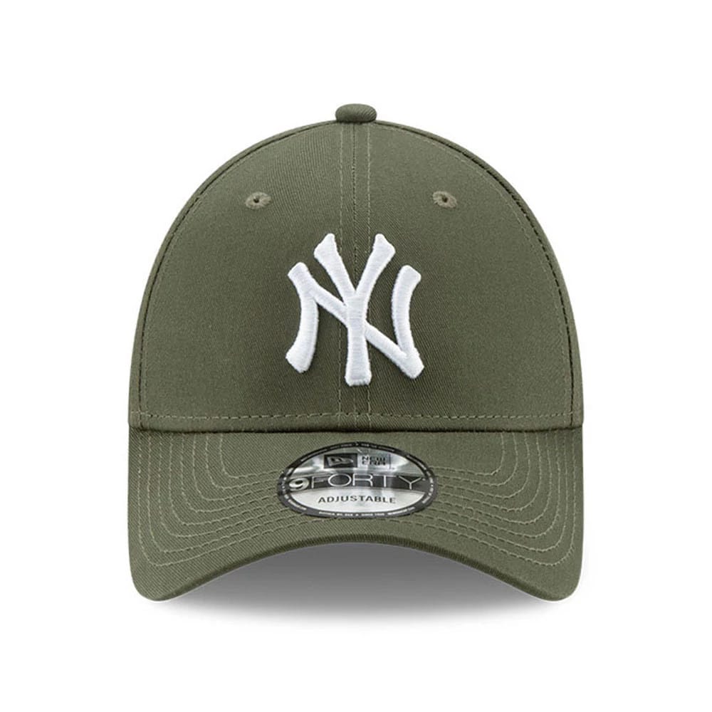 This is a New York Yankees Essential Green 9FORTY Cap 2