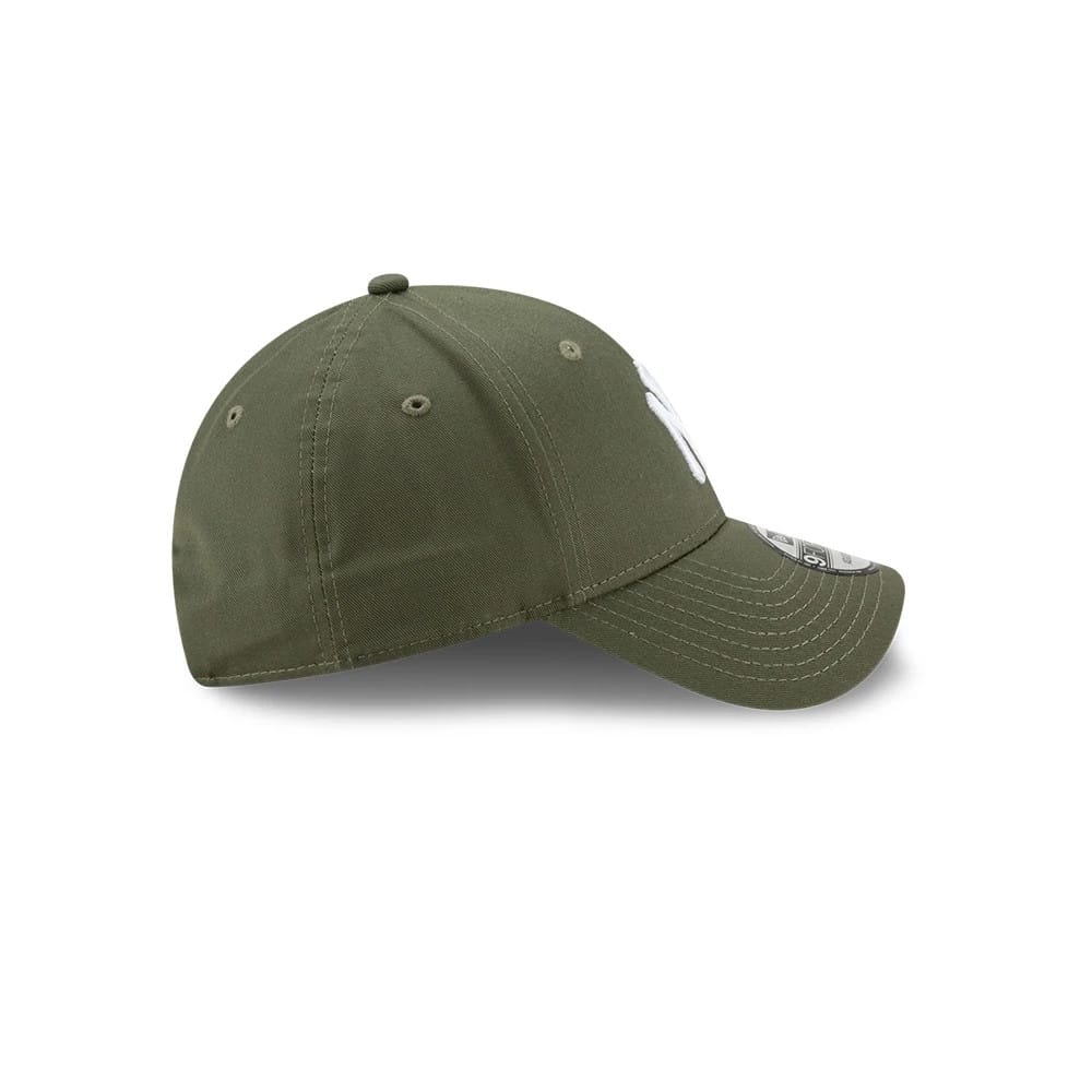 This is a New York Yankees Essential Green 9FORTY Cap 6