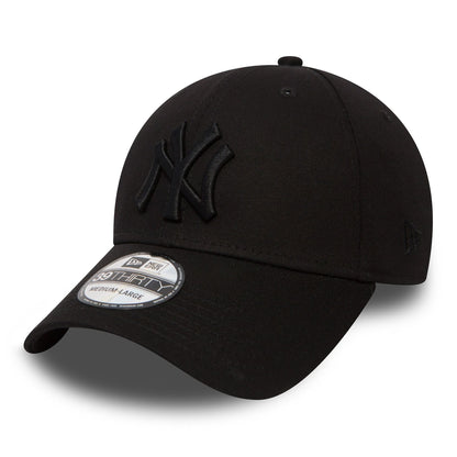 This is a New York Yankees Classic Black 39THIRTY Cap 1