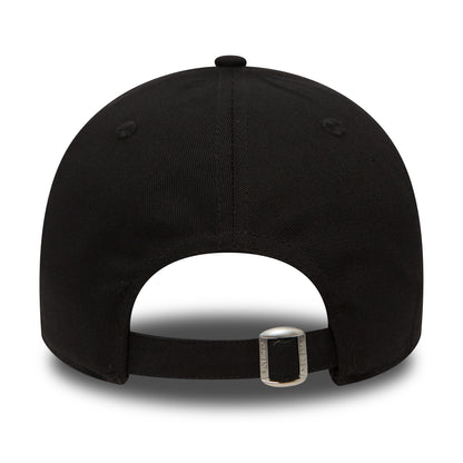 This is a New York Yankees Essential Black 9FORTY Cap 4