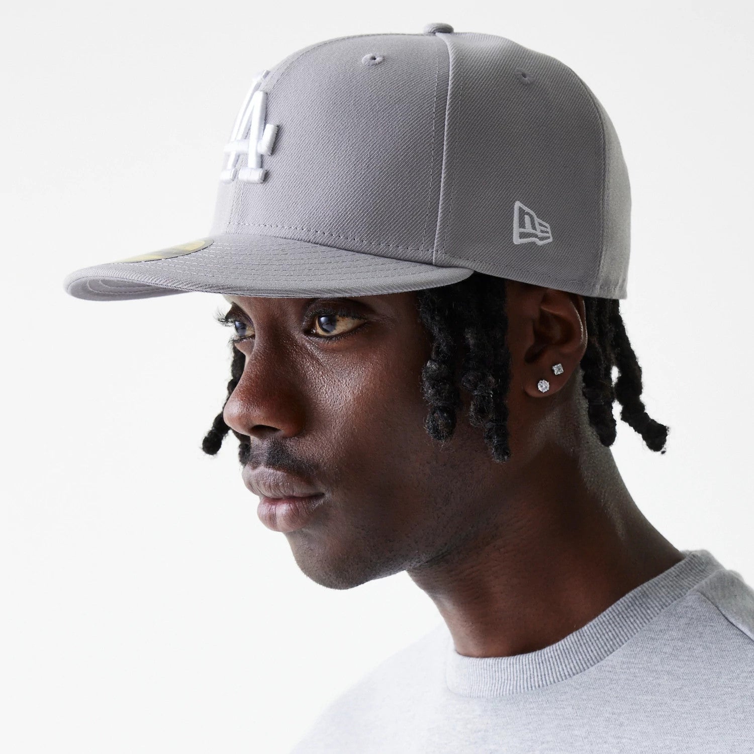 This is a LA Dodgers Essential Grey 59FIFTY Cap 4