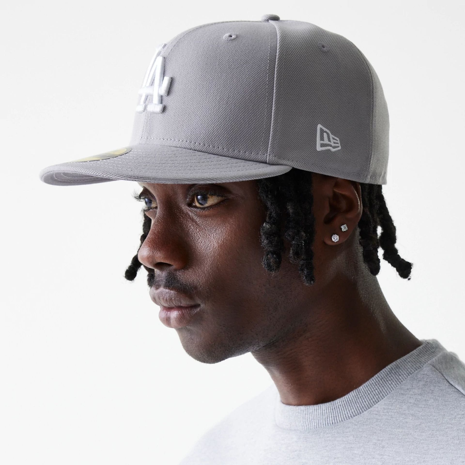 This is a LA Dodgers Essential Grey 59FIFTY Cap 4
