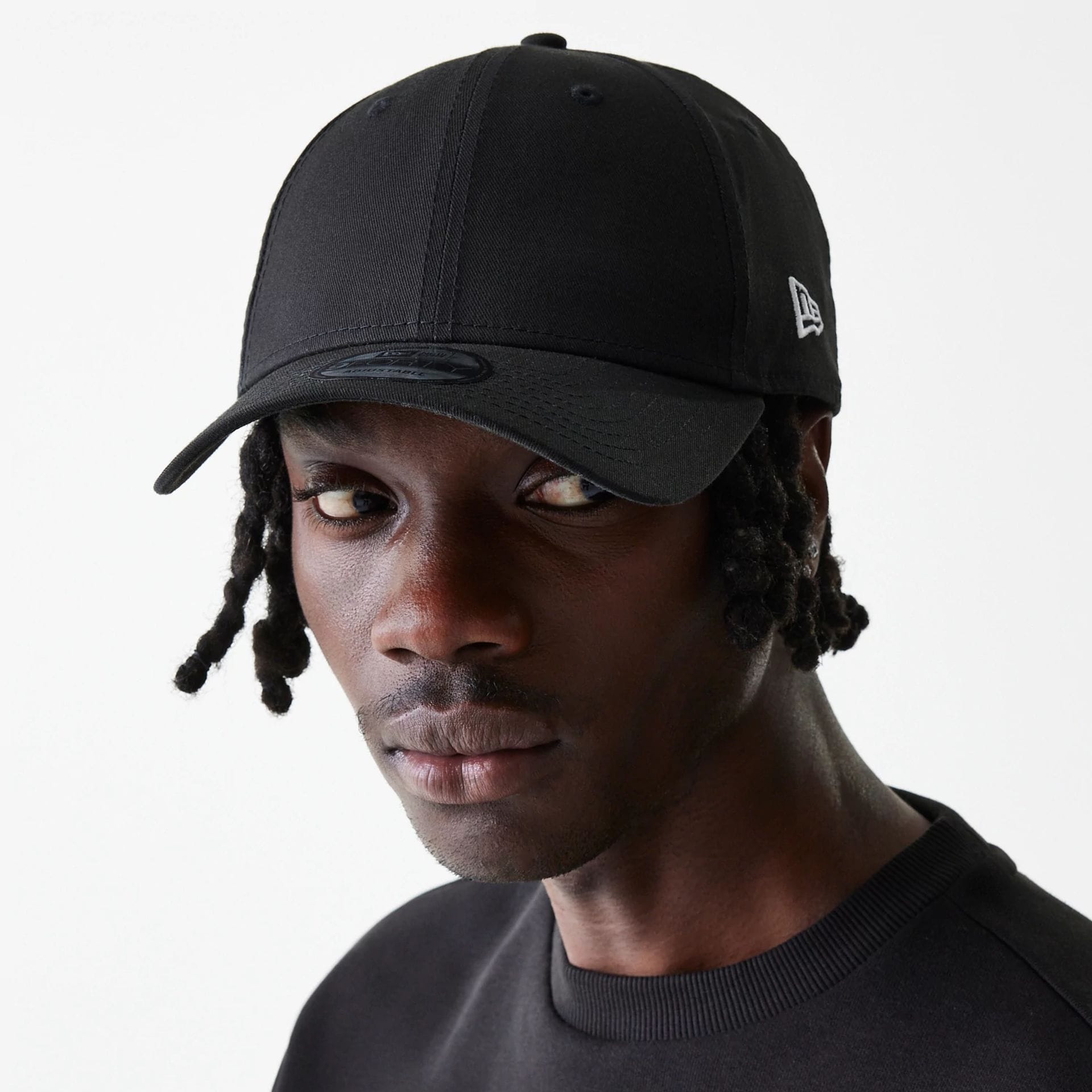 FCRB×NEW ERA FLAG LOGO 9FORTY CAP ブラック Official New Era Flag Black 9FORTY Adjustable Cap | NEC EU