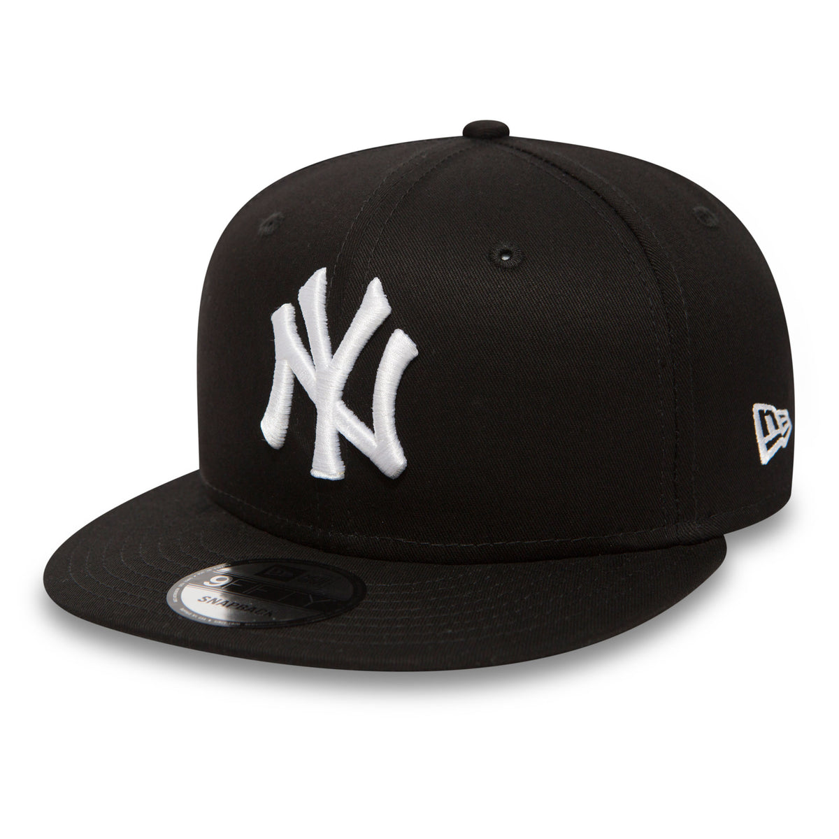 New York Yankees Black New Era 9FIFTY Cap, front view showing a raised white embroidered Yankees logo on the structured black crown, with a flat visor featuring a 9FIFTY size sticker and a white New Era flag logo on the left side.