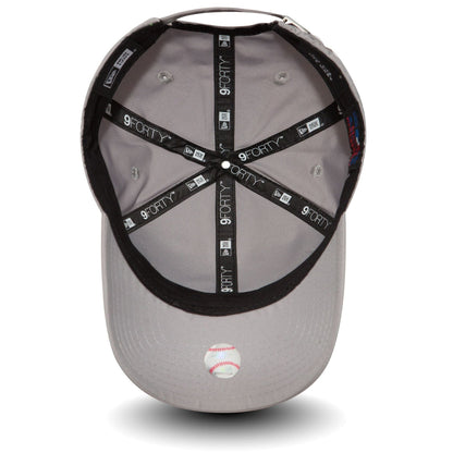This is a New York Yankees Flawless Grey 9FORTY Cap 2