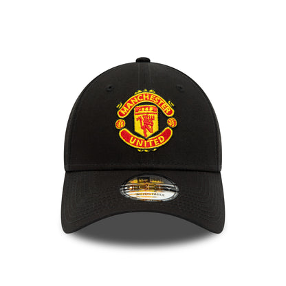 This is a Manchester United Essential Black 9FORTY Cap 2