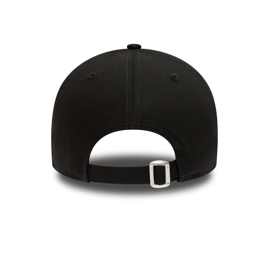 This is a Manchester United Essential Black 9FORTY Cap 4