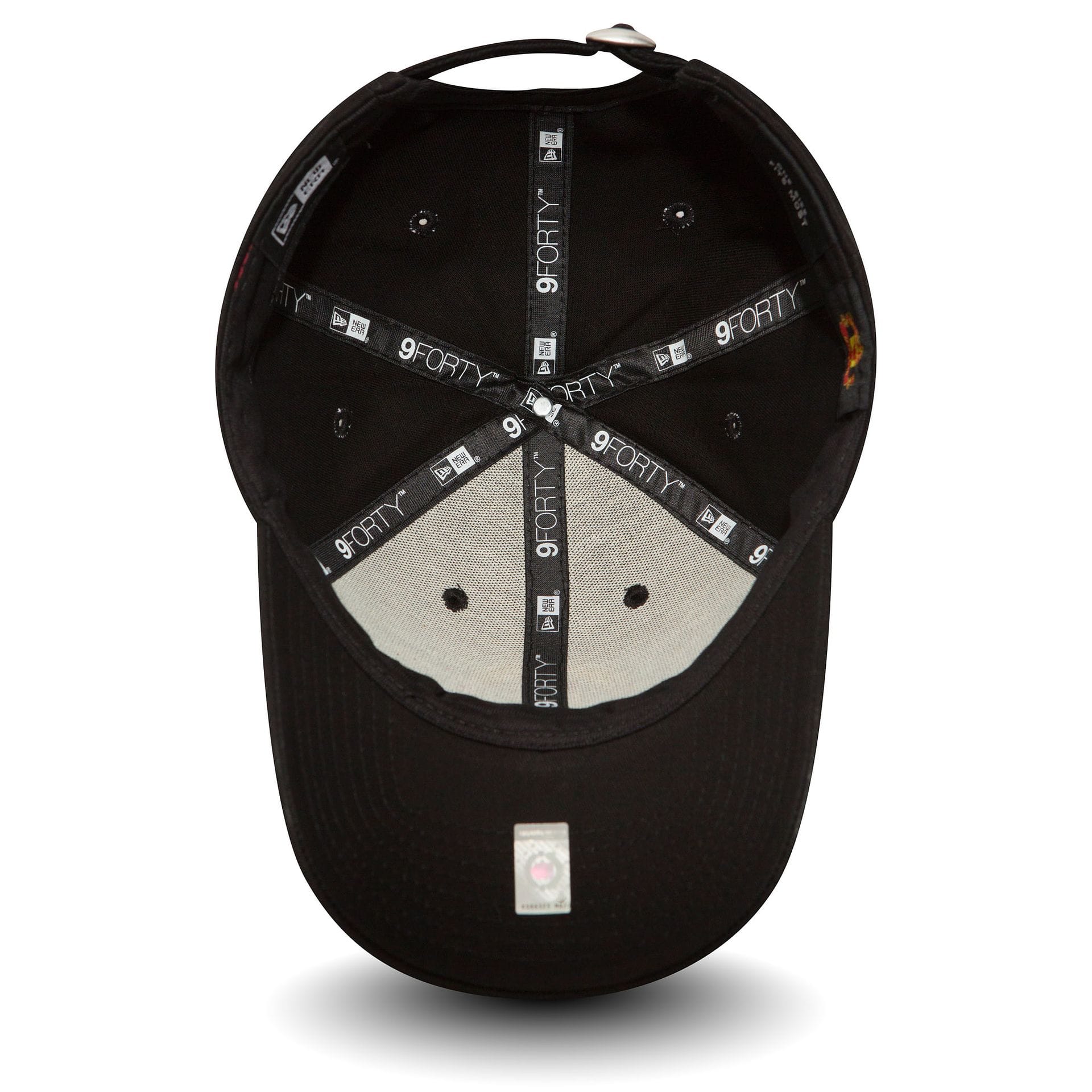 This is a Manchester United Essential Black 9FORTY Cap 5
